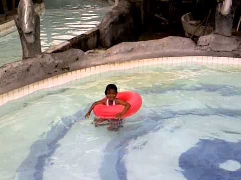 Kolam Renang Apita Waterboom Cirebon 9