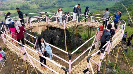 10 Foto Bukit Karang Numpang Sukabumi + Peta Alamat Lokasi Jembatan Hati 7