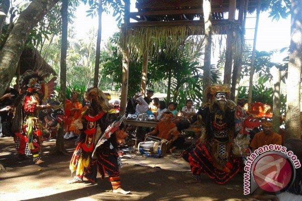 10 Gambar Desa Wisata Osing Kampung Kemiren Banyuwangi, Hotel Cottage Penginapan + Asal Usul 2 10 Gambar Desa Wisata Osing Kampung Kemiren Banyuwangi, Hotel Cottage Penginapan + Asal Usul 2