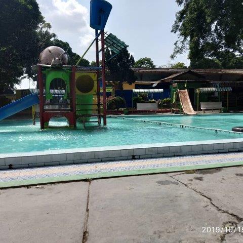 Taman Air Pagora Kediri, Anak Anak Banyak Yang Suka Kolam Renangnya 1