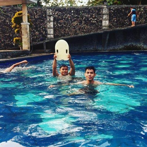 Taman Air Pagora Kediri, Anak Anak Banyak Yang Suka Kolam Renangnya 7