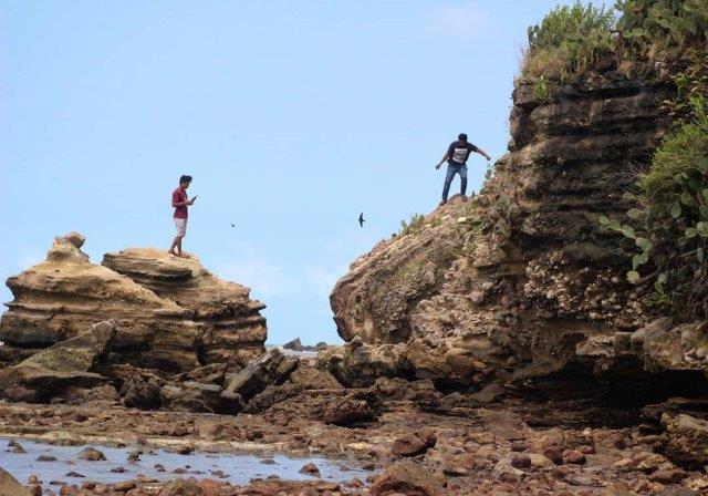 Beberapa Potret Dua Lokasi Pantai Jatisari Yang Lagi Hits, Berada di Rembang dan Banyuwangi 1 Beberapa Potret Dua Lokasi Pantai Jatisari Yang Lagi Hits, Berada di Rembang dan Banyuwangi 1
