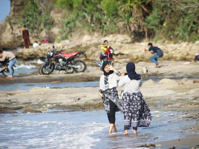 Beberapa Potret Dua Lokasi Pantai Jatisari Yang Lagi Hits, Berada di Rembang dan Banyuwangi 4 Beberapa Potret Dua Lokasi Pantai Jatisari Yang Lagi Hits, Berada di Rembang dan Banyuwangi 4
