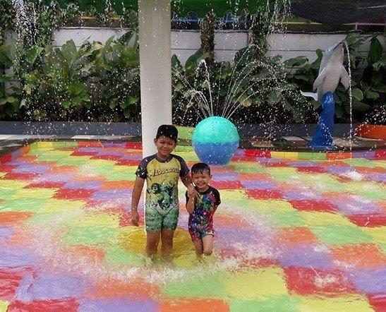 Banyak Wahana Air di Panghegar Waterboom Bandung 3
