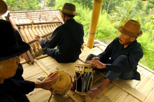 10 Gambar Desa Wisata Osing Kampung Kemiren Banyuwangi, Hotel Cottage Penginapan + Asal Usul 3 10 Gambar Desa Wisata Osing Kampung Kemiren Banyuwangi, Hotel Cottage Penginapan + Asal Usul 3