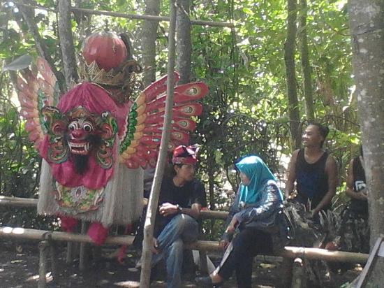 10 Gambar Desa Wisata Osing Kampung Kemiren Banyuwangi, Hotel Cottage Penginapan + Asal Usul 8 10 Gambar Desa Wisata Osing Kampung Kemiren Banyuwangi, Hotel Cottage Penginapan + Asal Usul 8