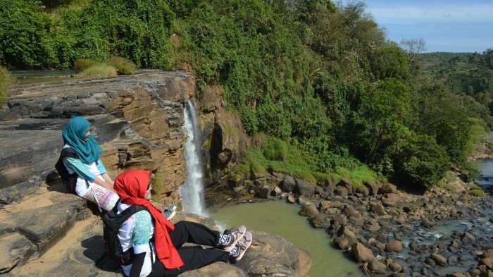 10 Gambar Curug Awang Sukabumi Cibenda + Tragedi Legenda Mitos Misteri Sejarah 6 10 Gambar Curug Awang Sukabumi Cibenda + Tragedi Legenda Mitos Misteri Sejarah 6