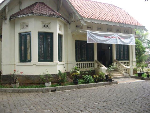 10 Gambar Museum Tekstil Palembang, Sejarah, Lokasi Alamat + Terdapat Lebih Dari 500 Barang? 6 10 Gambar Museum Tekstil Palembang, Sejarah, Lokasi Alamat + Terdapat Lebih Dari 500 Barang? 6