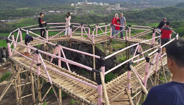 10 Foto Bukit Karang Numpang Sukabumi + Peta Alamat Lokasi Jembatan Hati 6