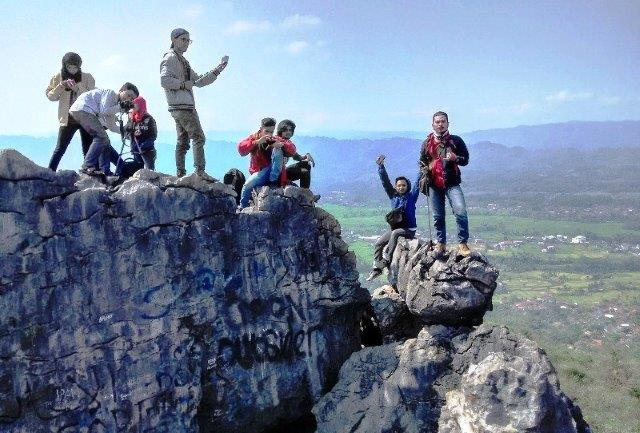 10 Foto Bukit Karang Numpang Sukabumi + Peta Alamat Lokasi Jembatan Hati 4