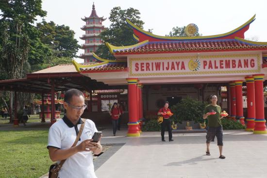 10 Gambar Pagoda Pulau Kemaro Palembang, Sejarah, Fungsi + Mempunyai Daya Tarik 9
