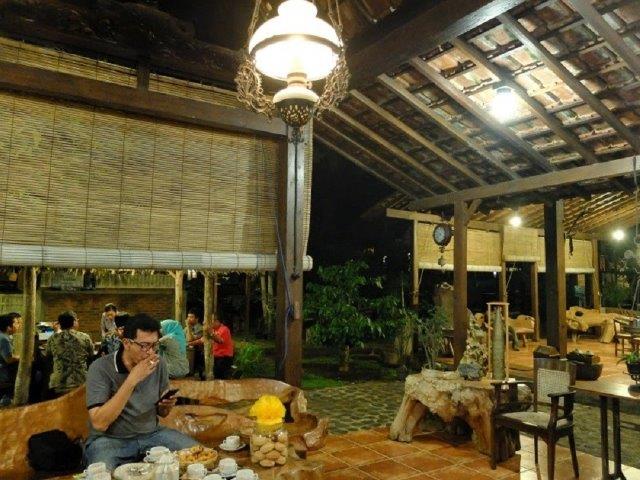 10 Gambar Desa Wisata Osing Kampung Kemiren Banyuwangi, Hotel Cottage Penginapan + Asal Usul 7 10 Gambar Desa Wisata Osing Kampung Kemiren Banyuwangi, Hotel Cottage Penginapan + Asal Usul 7