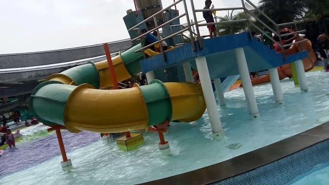 Banyak Wahana Air di Panghegar Waterboom Bandung 9
