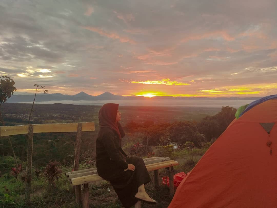 Menikmati Pesona Bukit Tranggulasih 9 Menikmati Pesona Bukit Tranggulasih 9