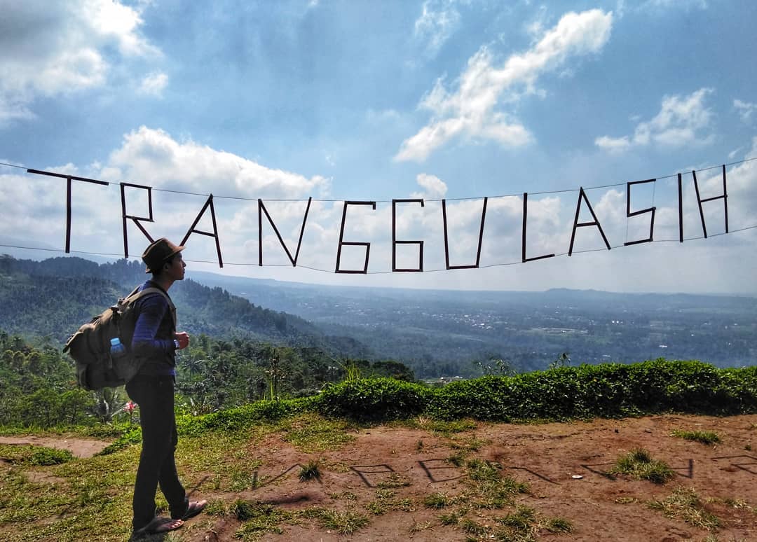 Menikmati Pesona Bukit Tranggulasih 8 Menikmati Pesona Bukit Tranggulasih 8