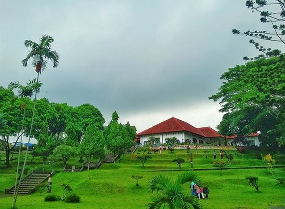 10 Foto Gedung Perundingan Linggarjati Kuningan, Harga Tiket Masuk, Lokasi Alamat, Sejarah Asal Usul, Jam Buka Tutup + Misteri Mitos 4