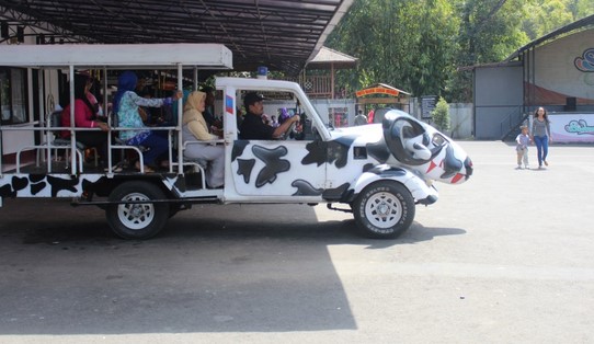 Curug Sidomba Kuningan, Bisa Buat Acara Ngumpul Keluarga dan Komunitas Loh! 8