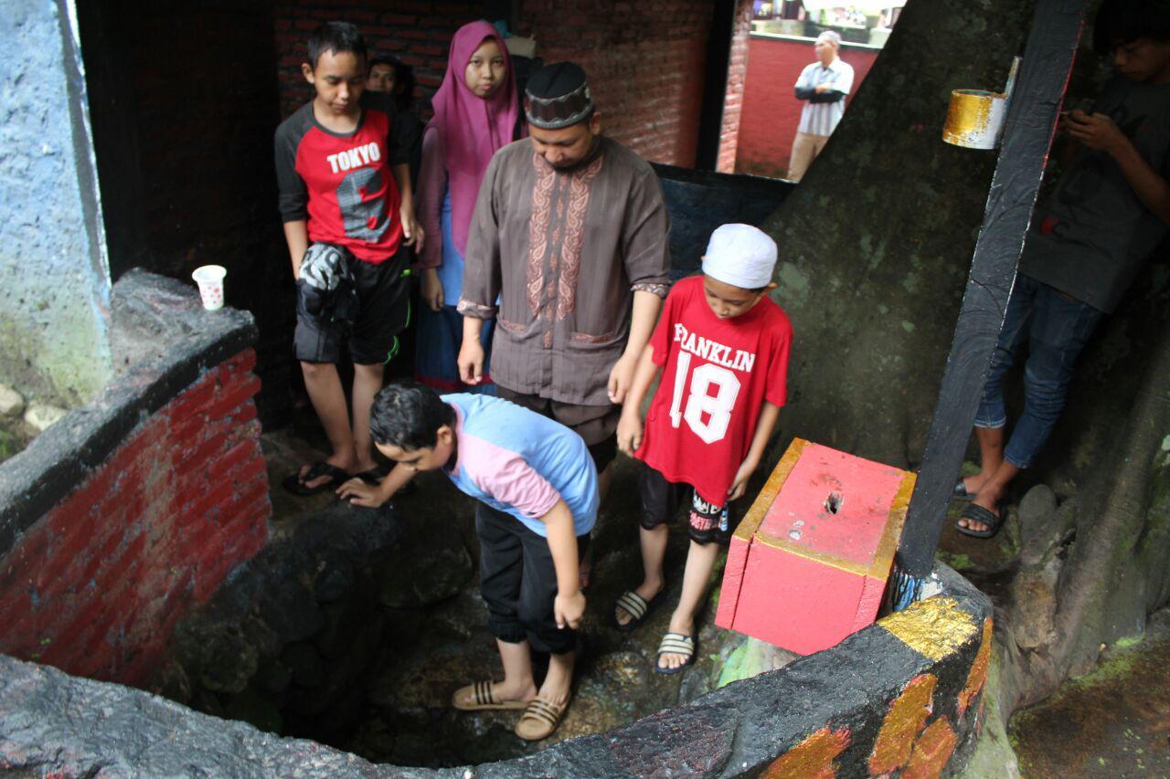 Berenang Bareng Ikan Keramat, Berani? Hanya di Objek Wisata Cibulan Kuningan 10