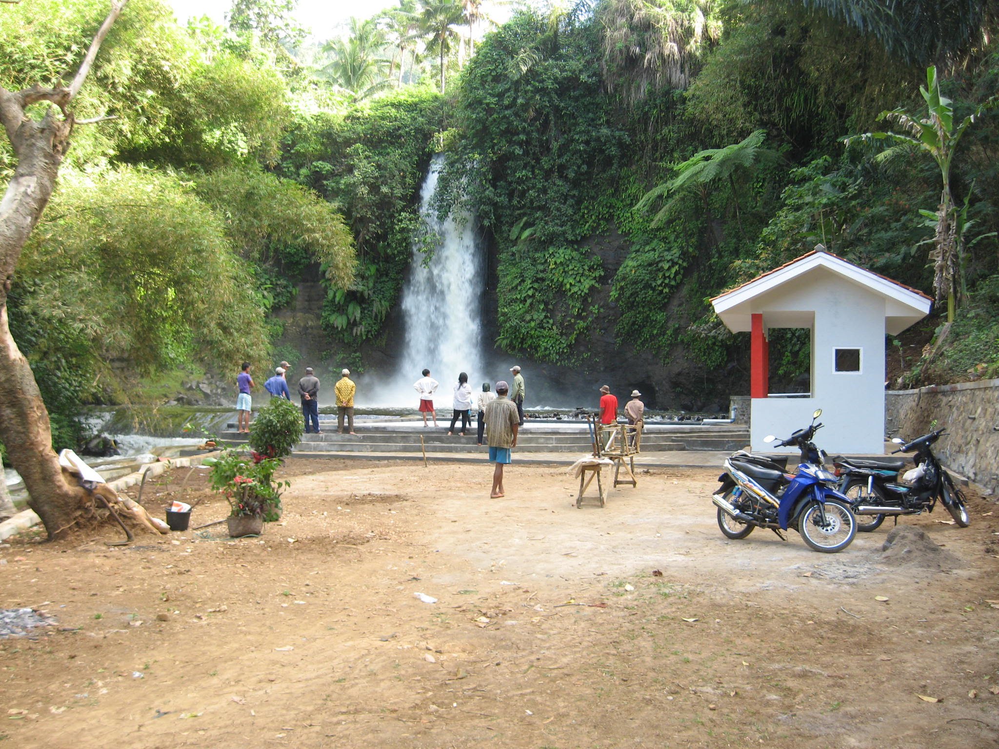 10 Gambar Curug Bangkong Kuningan, Lokasi Alamat, Misteri Mitos, Rute Jalan Menuju Wisata + Asyik Mandi Sambil Berenang di Area? 4