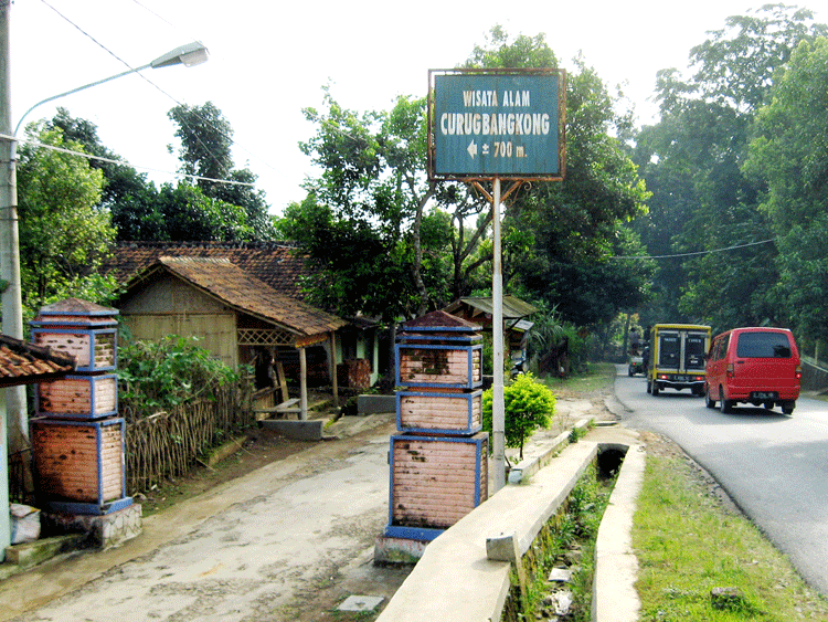 10 Gambar Curug Bangkong Kuningan, Lokasi Alamat, Misteri Mitos, Rute Jalan Menuju Wisata + Asyik Mandi Sambil Berenang di Area? 3