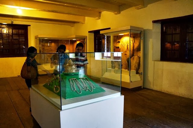 10 Gambar Museum La Galigo Makassar, Lokasi Alamat, Jam Buka Tutup, Nomer Telpon + Keunikan Benda di Dalam 7 10 Gambar Museum La Galigo Makassar, Lokasi Alamat, Jam Buka Tutup, Nomer Telpon + Keunikan Benda di Dalam 7