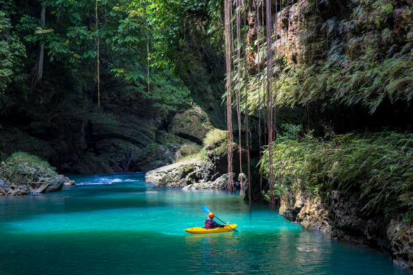 Mau Yang Seru dan Menantang? Yuk Berenang Diantara Tebing Batu di Green Canyon Karawang 4