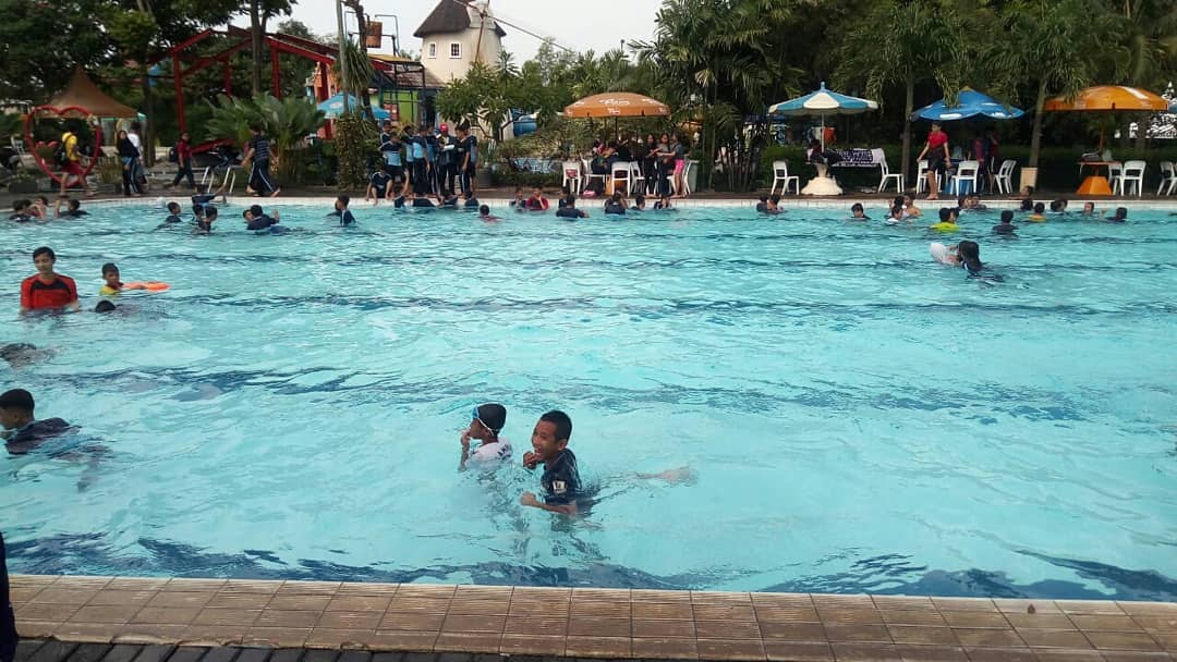 Renang di I Amsterdam Waterpark 8