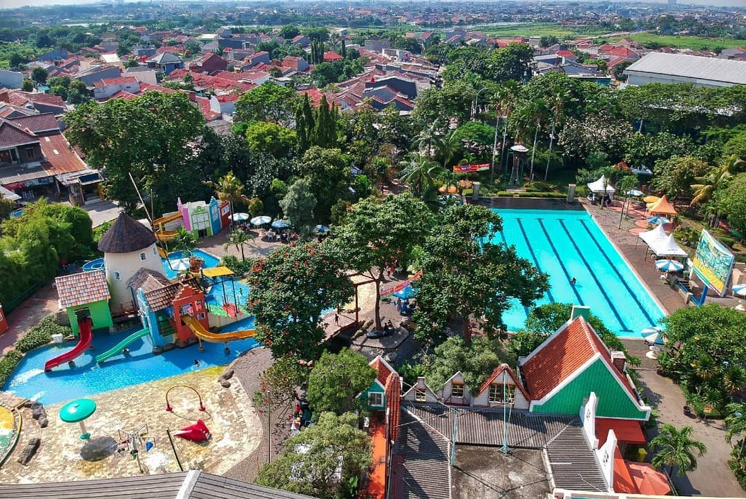 Renang di I Amsterdam Waterpark 3