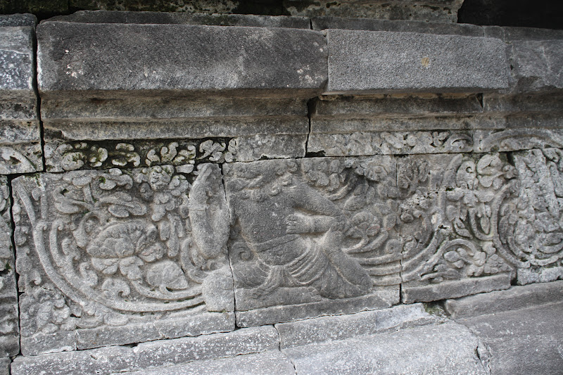 10 Gambar Candi Sojiwan Klaten, Harga Tiket Masuk, Sejarah Legenda, Lokasi Alamat, Jam Buka Tutup, Misteri Mitos + Keunikan Relief 9 10 Gambar Candi Sojiwan Klaten, Harga Tiket Masuk, Sejarah Legenda, Lokasi Alamat, Jam Buka Tutup, Misteri Mitos + Keunikan Relief 9