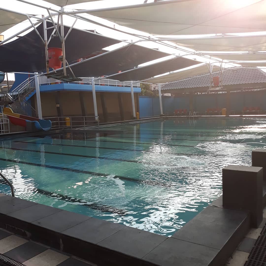 Kolam Renang Paragon 1