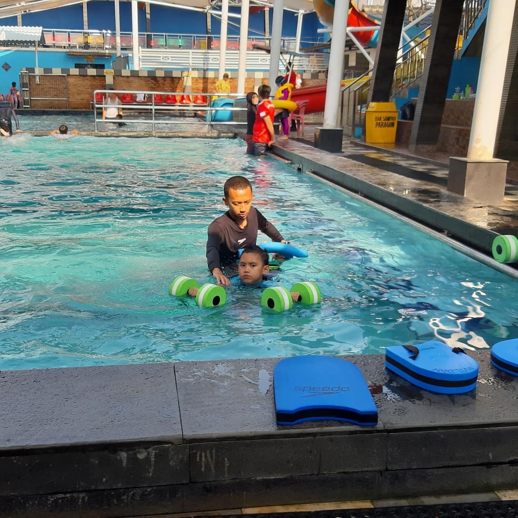 Kolam Renang Paragon 6