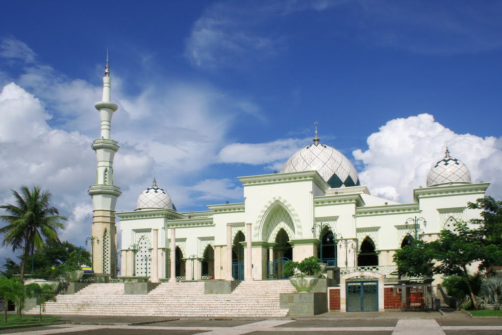 10 Gambar Masjid Raya Makassar, Lokasi Alamat, Arsitektur Pembangunan + Keindahan Kesempurnan di Dalamnya? 1 10 Gambar Masjid Raya Makassar, Lokasi Alamat, Arsitektur Pembangunan + Keindahan Kesempurnan di Dalamnya? 1