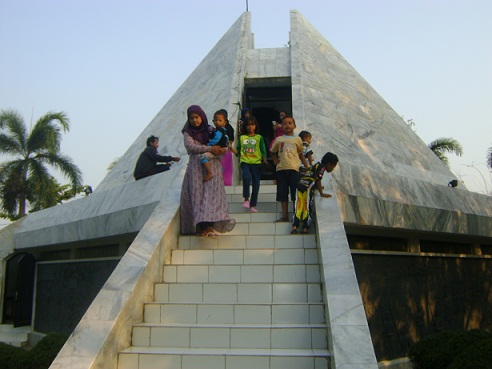 10 Gambar Monumen Rawagede Karawang, Sejarah Legenda, Lokasi Alamat, Kronologi Kasus Pembantaian + Latar Belakang 8