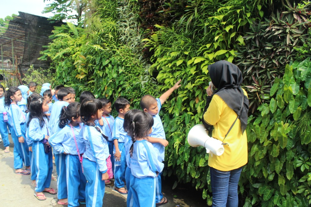 10 Gambar Godong Ijo Depok, Harga Tiket Masuk, Lokasi Alamat, Jam Buka Tutup, Nomer Telefon + Kuliner di Sekitar Area 2 10 Gambar Godong Ijo Depok, Harga Tiket Masuk, Lokasi Alamat, Jam Buka Tutup, Nomer Telefon + Kuliner di Sekitar Area 2