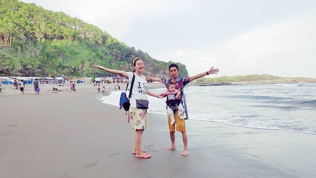 Apa Daya Tarik Wisata Pantai Karang Bolong di Kebumen dan Berapa Harga Tiket Masuknya? 1