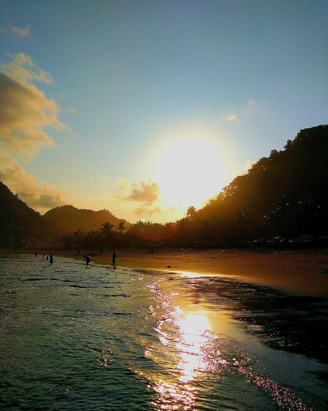 Apa Daya Tarik Wisata Pantai Karang Bolong di Kebumen dan Berapa Harga Tiket Masuknya? 9