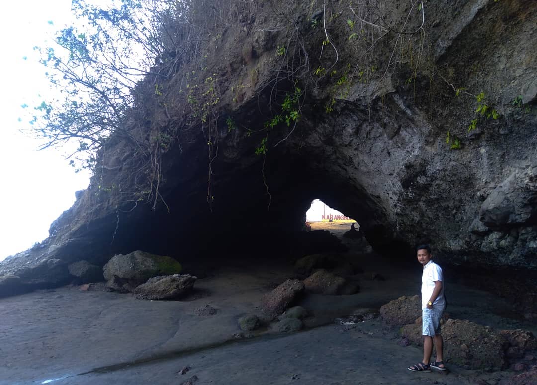 Apa Daya Tarik Wisata Pantai Karang Bolong di Kebumen dan Berapa Harga Tiket Masuknya? 4