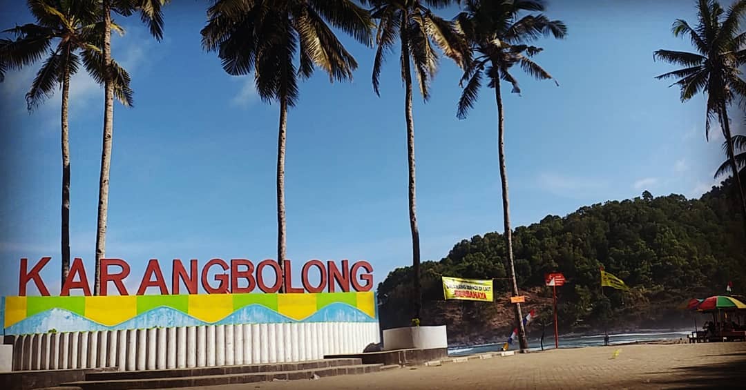 Apa Daya Tarik Wisata Pantai Karang Bolong di Kebumen dan Berapa Harga Tiket Masuknya? 7