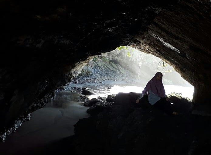 Apa Daya Tarik Wisata Pantai Karang Bolong di Kebumen dan Berapa Harga Tiket Masuknya? 2