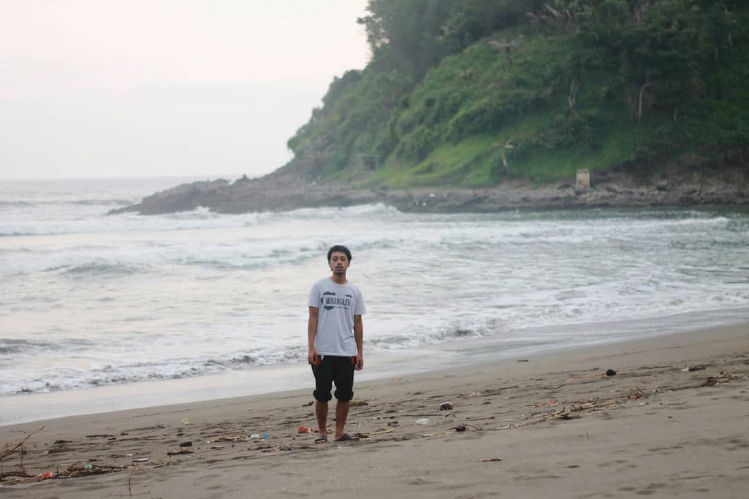 Apa Daya Tarik Wisata Pantai Karang Bolong di Kebumen dan Berapa Harga Tiket Masuknya? 3