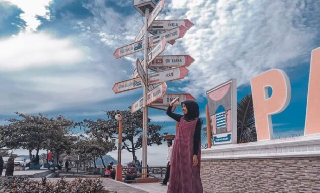 Pemandangan Pantai Padang 2