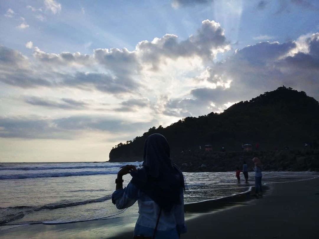 Menikmati Pemandangan Pantai Suwuk 8 Menikmati Pemandangan Pantai Suwuk 8