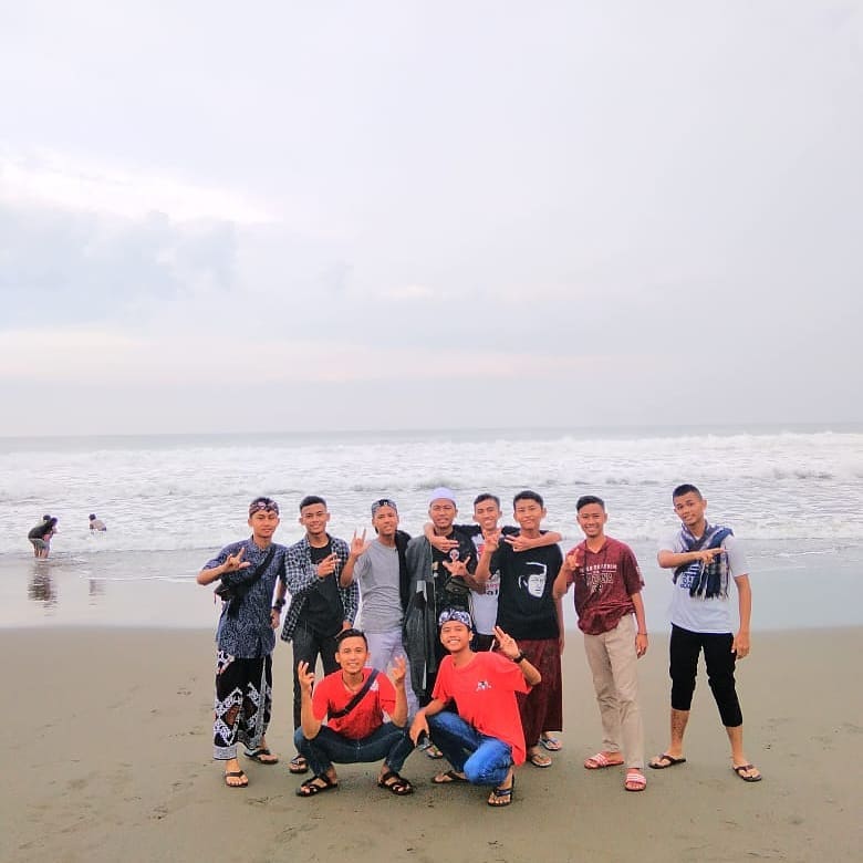 Menikmati Pemandangan Pantai Suwuk 3 Menikmati Pemandangan Pantai Suwuk 3