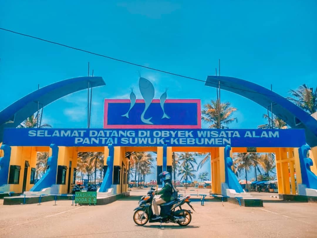 Menikmati Pemandangan Pantai Suwuk 5 Menikmati Pemandangan Pantai Suwuk 5