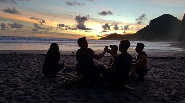 Beberapa Potret Keindahan Pantai Pecaron di Kebumen dan Rute Jalur Menuju Ke Lokasi 5