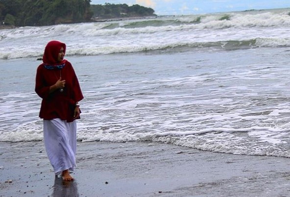 Apa Saja Fasilitas Area Wisata Pantai Jayanti di Cianjur dan Berapa Harga Tiket Masuknya? 2