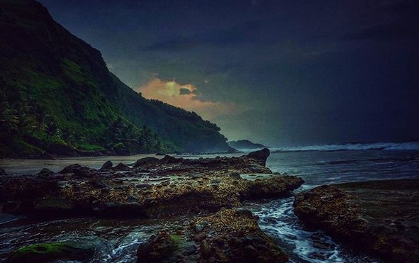 Beberapa Potret Keindahan Pantai Pecaron di Kebumen dan Rute Jalur Menuju Ke Lokasi 9