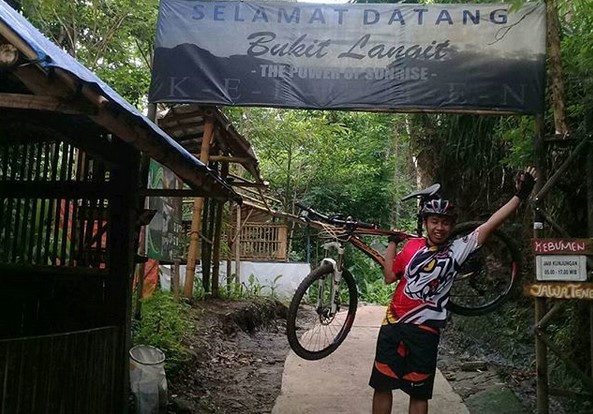 10 Gambar Bukit Langit Kebumen, Lokasi Alamat, Rute Jalur Menuju ke Sana + Keindahan di Sekitar Wisata 8 10 Gambar Bukit Langit Kebumen, Lokasi Alamat, Rute Jalur Menuju ke Sana + Keindahan di Sekitar Wisata 8