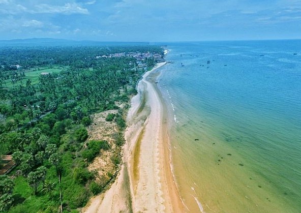 10 Gambar Pantai Slopeng Madura, Rute Menuju Wisata, Lokasi Alamat, Jam Buka + Fasilitas di Sekitar 2