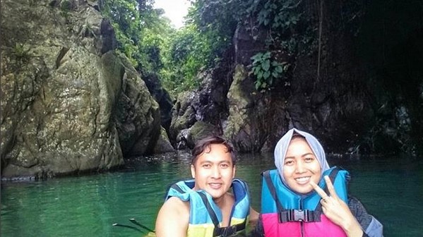 Mau Yang Seru dan Menantang? Yuk Berenang Diantara Tebing Batu di Green Canyon Karawang 9
